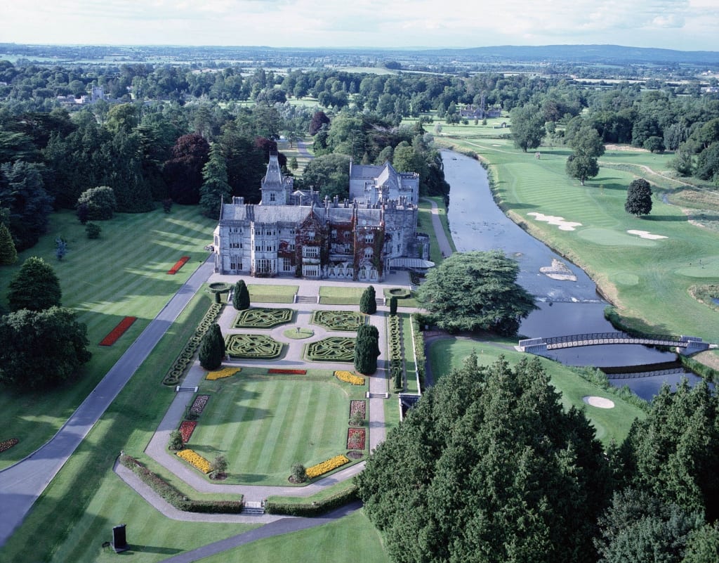 By IrishFireside from Ishpeming, MI, USA (Adare Manor Aerial) [<a href="http://creativecommons.org/licenses/by/2.0">CC BY 2.0</a>], <a href="https://commons.wikimedia.org/wiki/File%3AAdare_Manor_Aerial.jpg">via Wikimedia Commons</a>