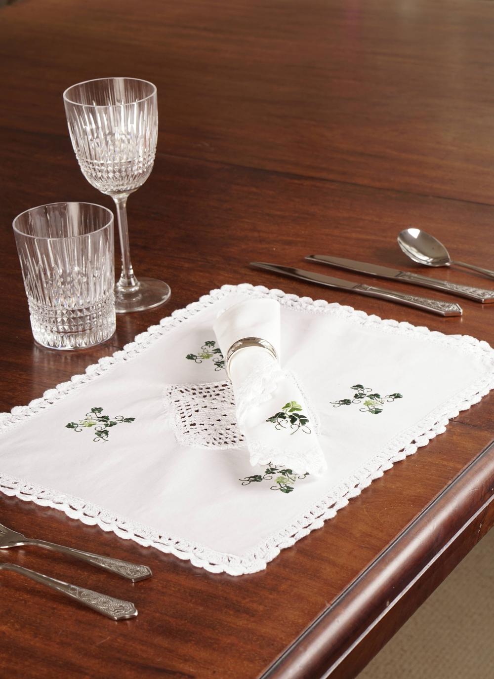 Blarney Shamrock Table Linens: Stunning shamrock table linens for your home
