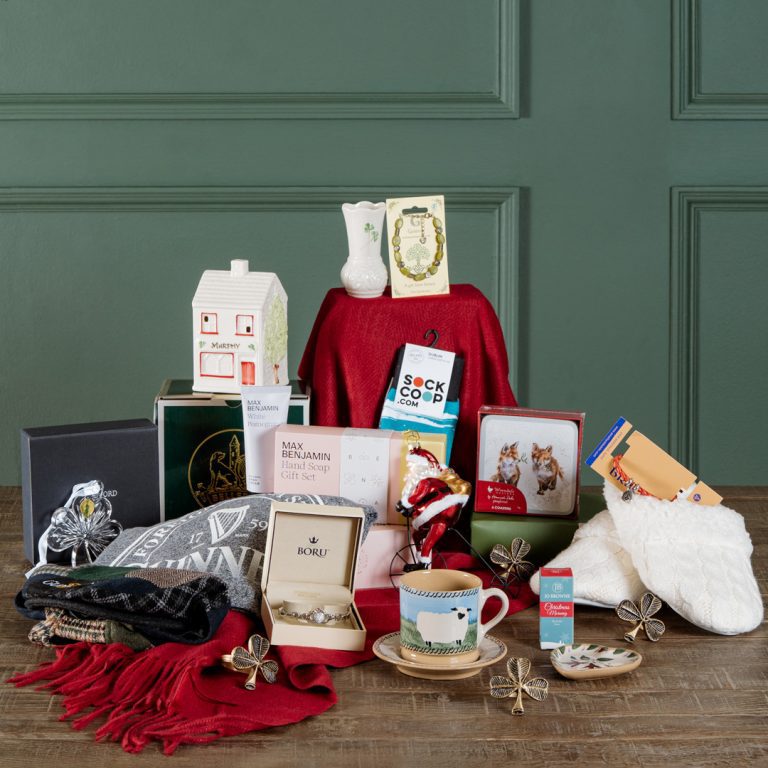 CHRISTMAS HAMPER GIVEAWAY 2023 - Woollen Way